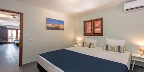 2 Twin Beds and 1 King Bed and 1 Queen Bed  Three-Bedroom Apartment  Non-Smoking