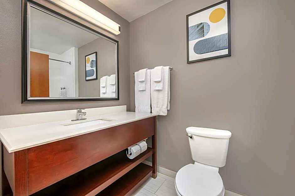City Express by Marriott Spring