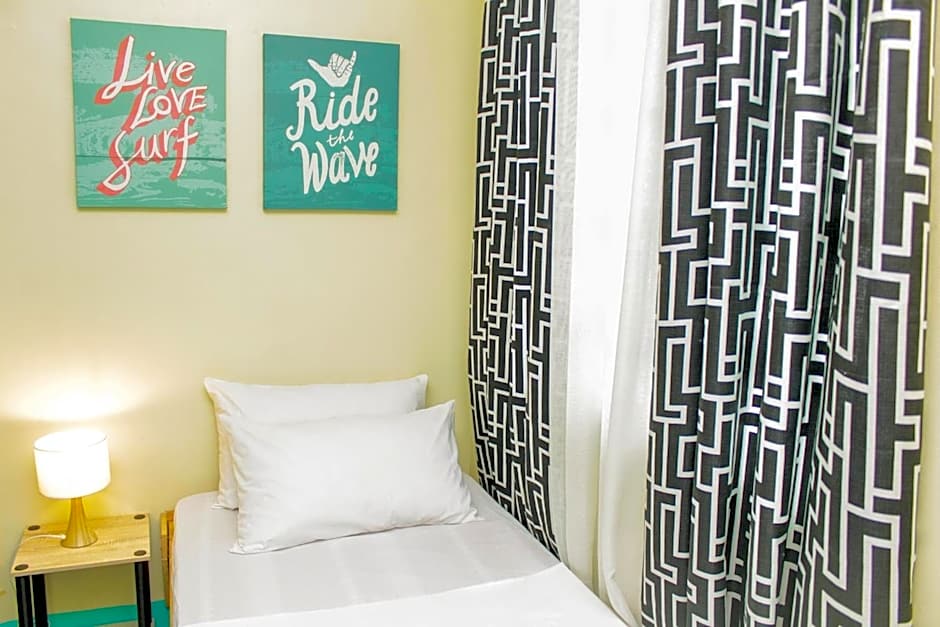 Nomads MNL Backpackers Homestay - near Airport