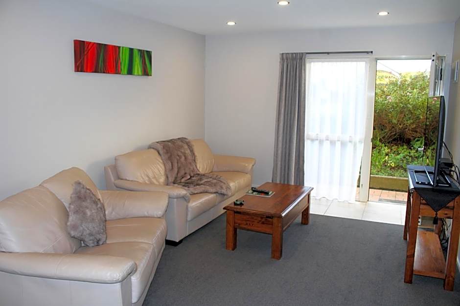 Birchwood Manor Motel