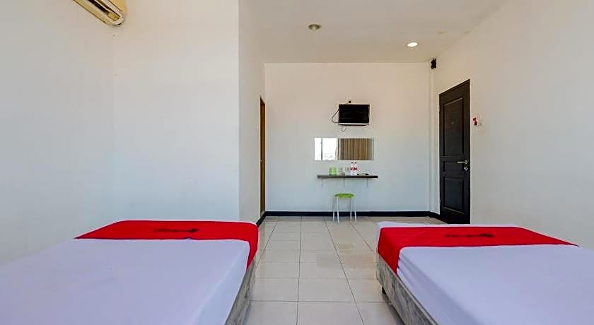 RedDoorz @ Sparkling Hotel near Stasiun Gubeng Surabaya