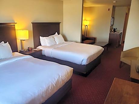 Queen Room with Two Queen Beds and River View - Non Smoking