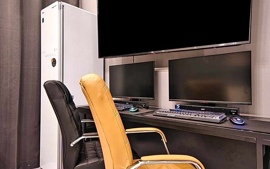 Hotel Hermes at Yongin Everland Station