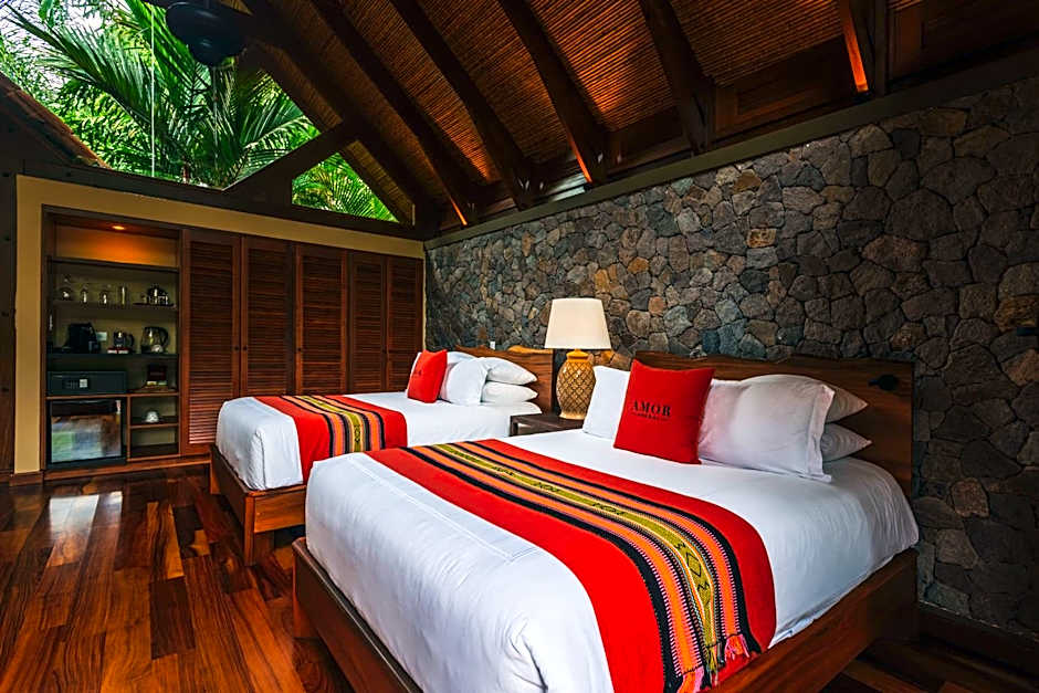 Amor Arenal (Adults Only)