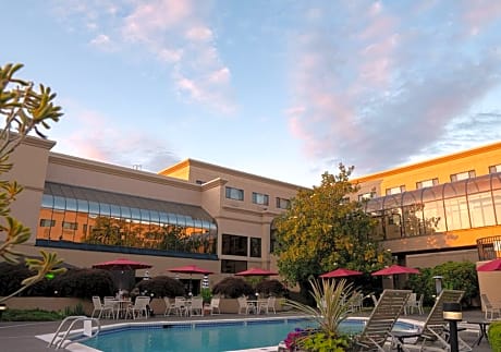 Monarch Hotel & Conference Center
