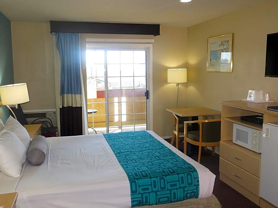 Howard Johnson by Wyndham Santa Cruz Beach Boardwalk