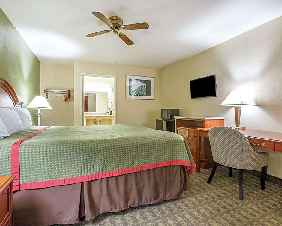 Rodeway Inn Delano