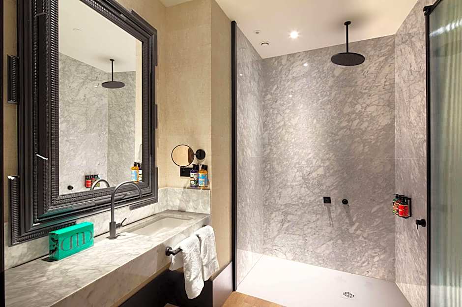 Hotel Montera Madrid, Curio Collection by Hilton