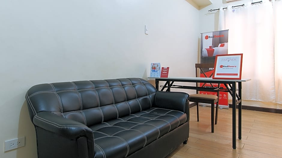 RedDoorz Premium @ Paseo Verde Las Pinas