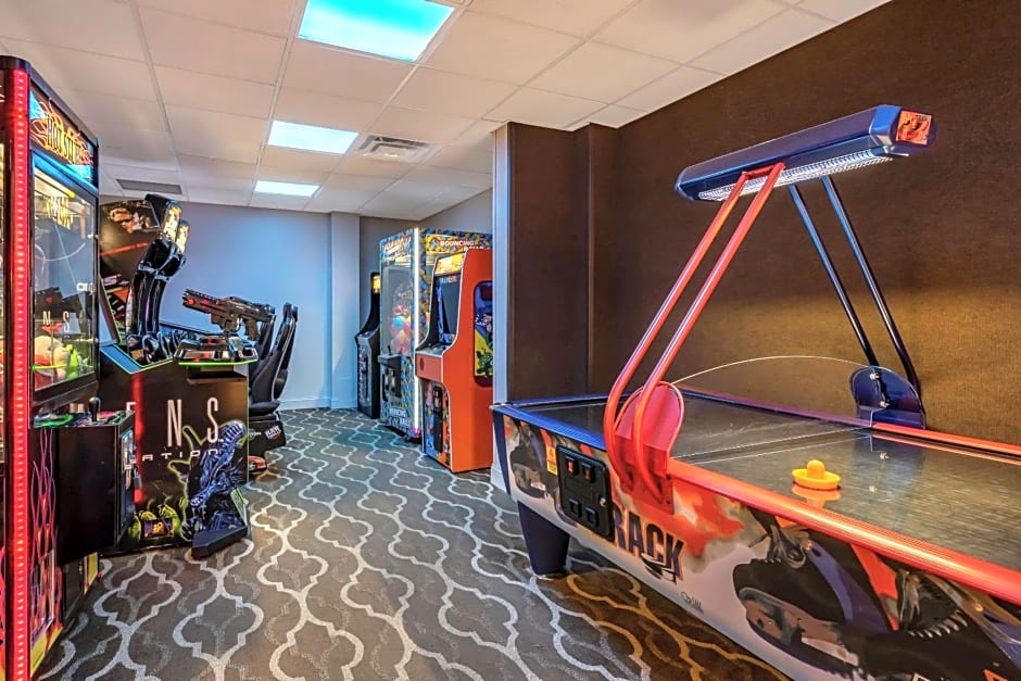 Comfort Suites Maingate East
