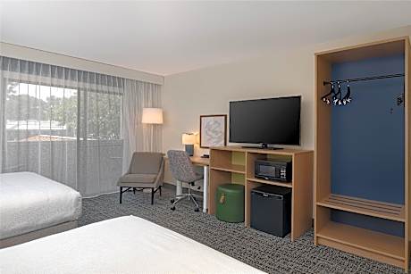 3 Queen Beds 2 Bedroom 2 Rooms