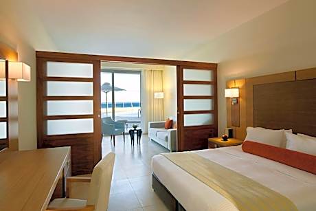 Deluxe Junior Suite with Sea View & Sharing Pool (age range 12-99)