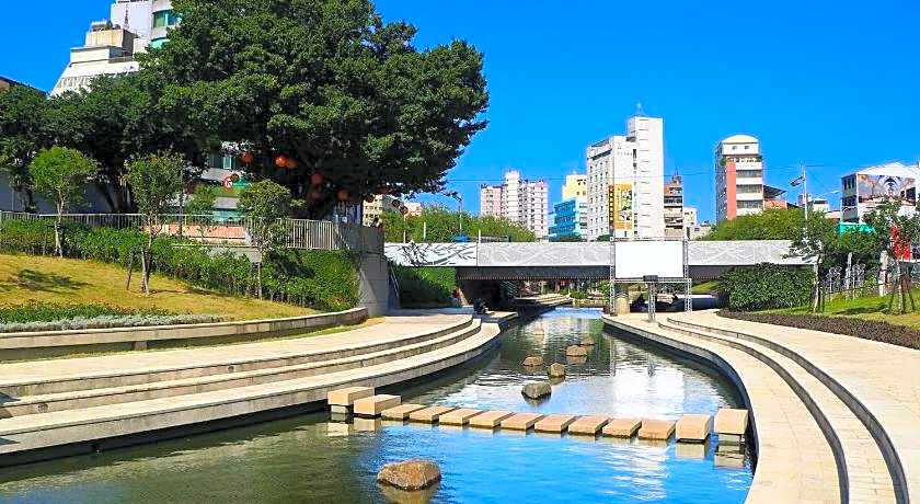 Champs Elysees Hotel