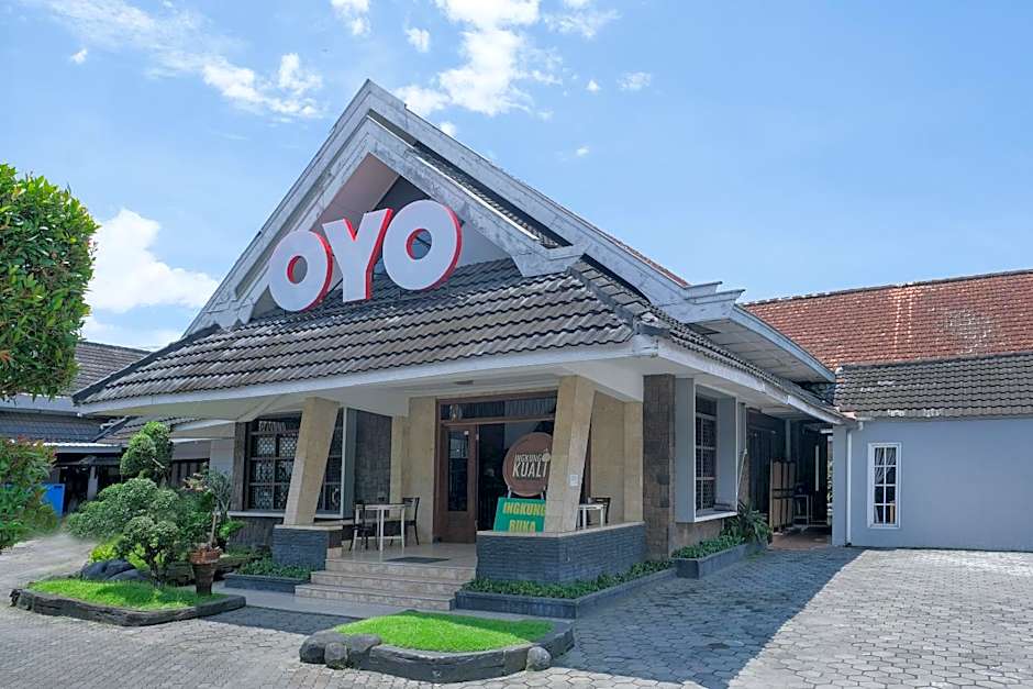 OYO 461 Hotel Madukoro Near RSI Hidayatullah