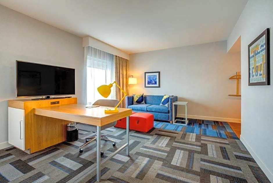 Hampton Inn By Hilton & Suites Boston-Waltham