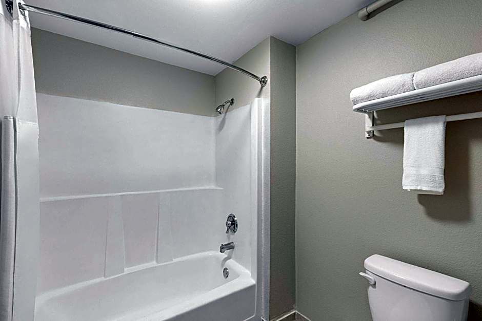 Days Inn by Wyndham Lakewood South Tacoma