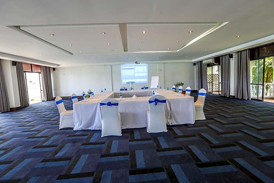 CityBlue Creekside Hotel & Suites