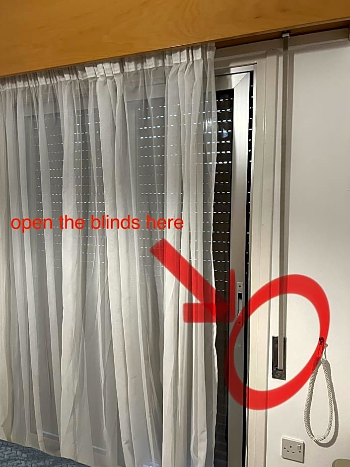 Makenzie 2 rooms first line beach