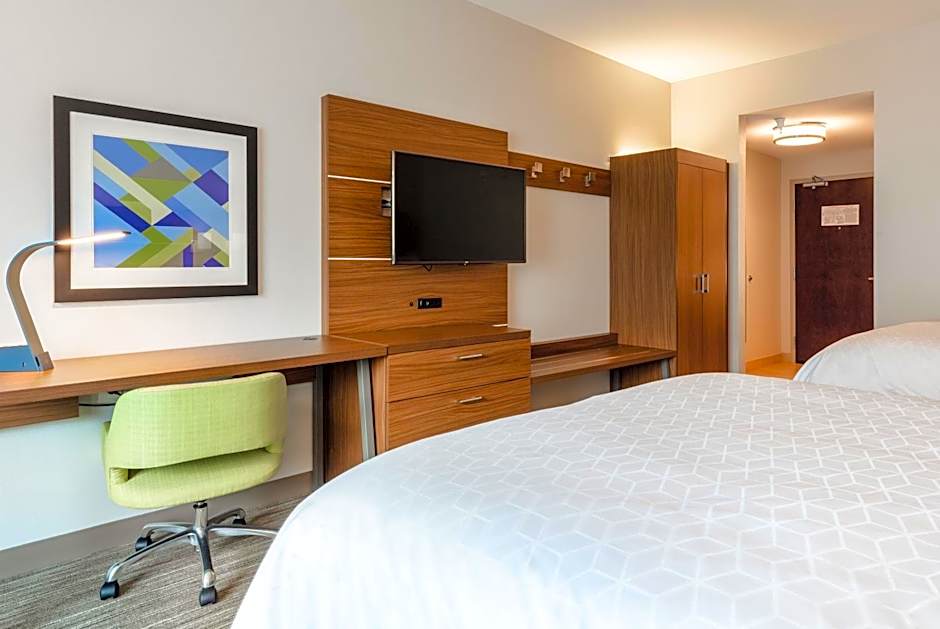 Holiday Inn Express Calhoun South By IHG