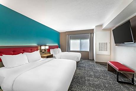 Queen Suite with Two Queen Bed - Non-Smoking
