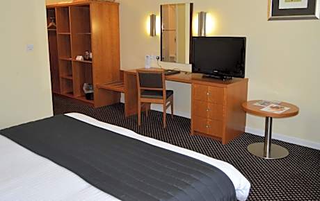 Family Room (2 Adults + 2 Children)