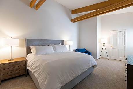 Four-Bedroom Penthouse Apartment