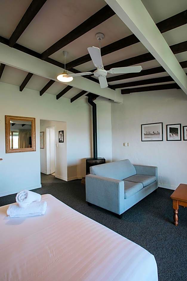 Canal Rocks Beachfront Apartments