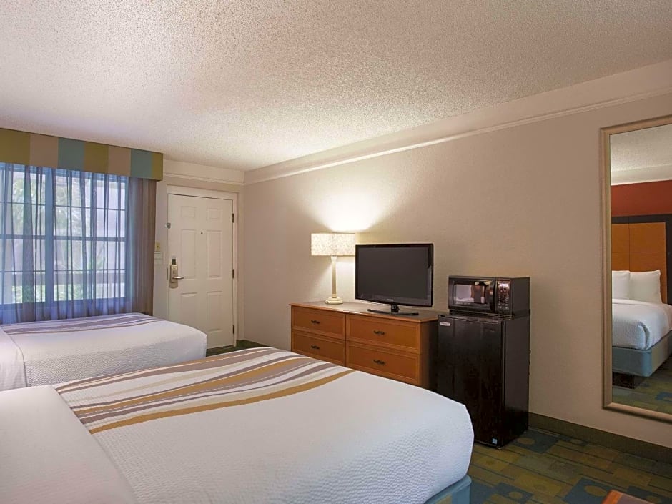 La Quinta Inn & Suites by Wyndham San Diego Chula Vista