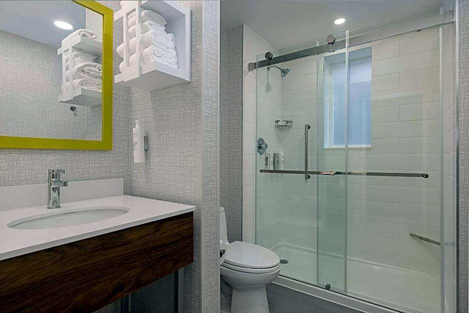 Hampton Inn & Suites by Hilton Toronto Downtown