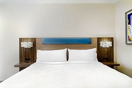 King Suite with Jetted Tub