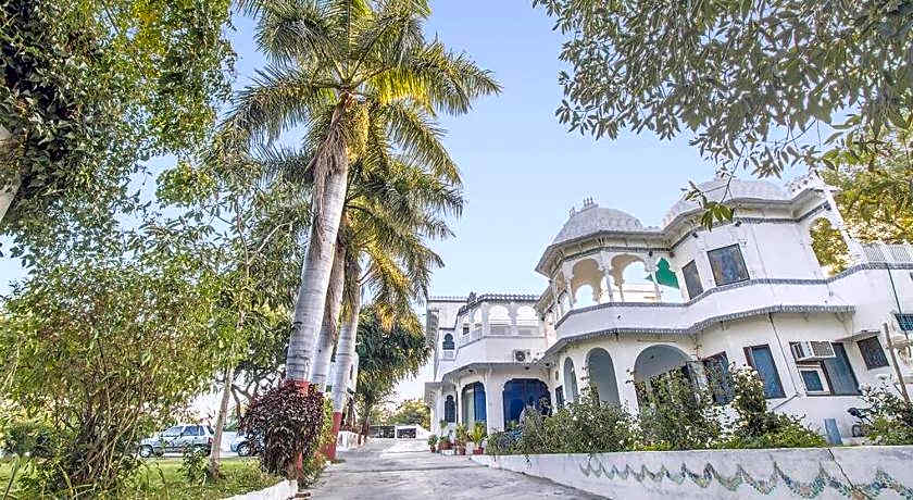 Devendragarh - A Boutique Lake Facing Guest House On Lake Fateh Sagar