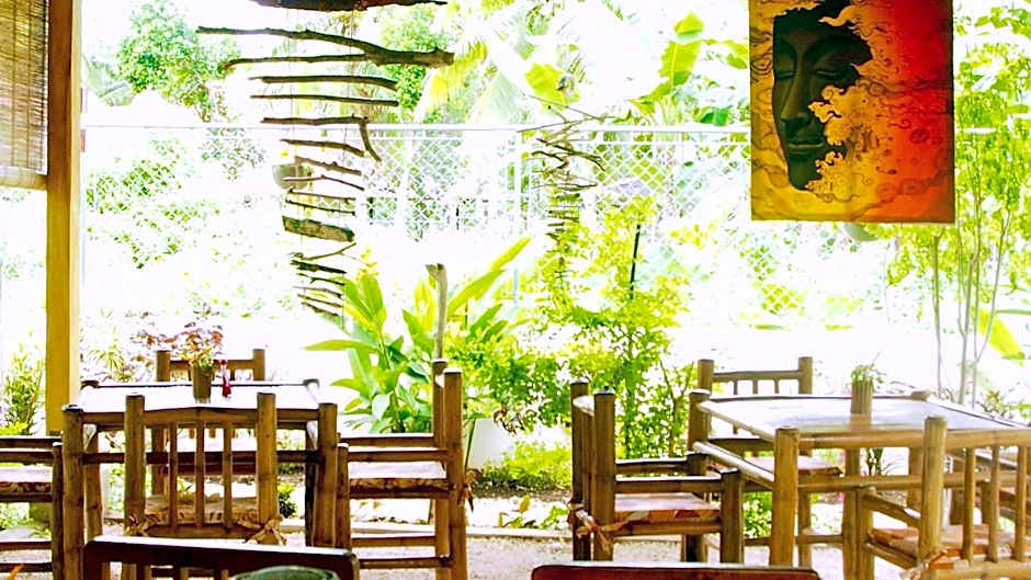 Camotes-Hidden-Huts