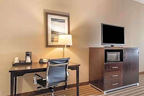 Two-Bedroom Suite with One King and One Queen Bed - Disability Access