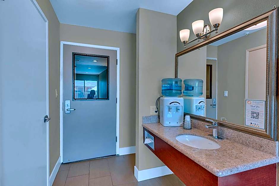 Quality Inn Near Six Flags Discovery Kingdom-Napa Valley