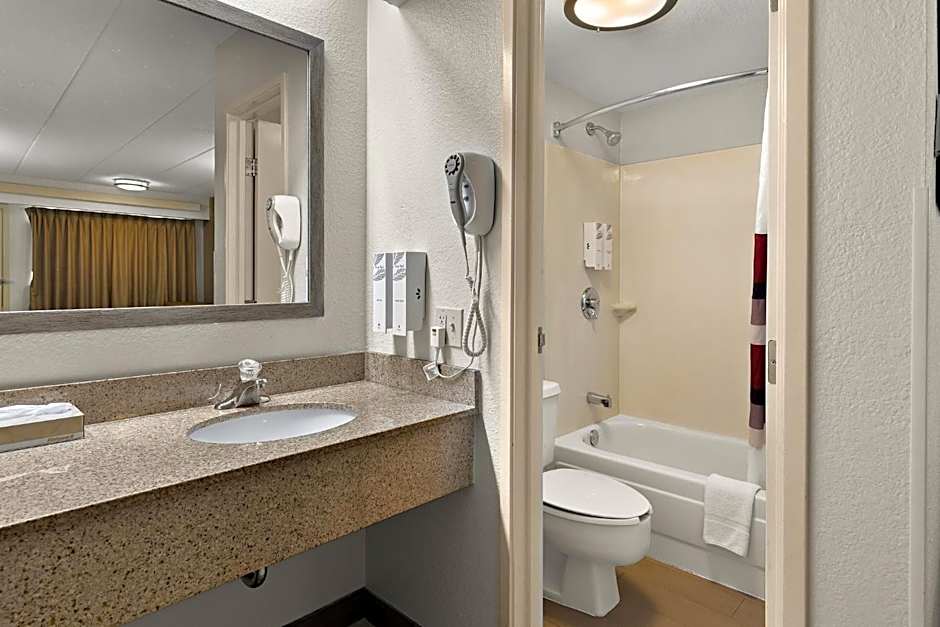 Red Roof Inn Cleveland - Westlake
