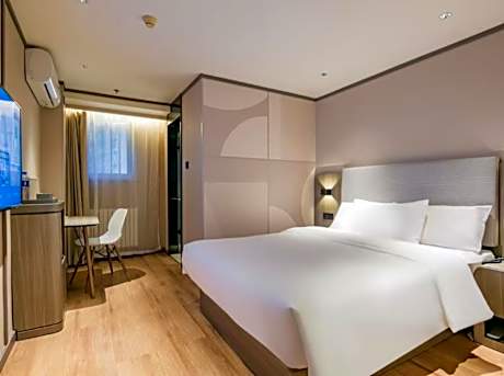 Hotel Queen Room
