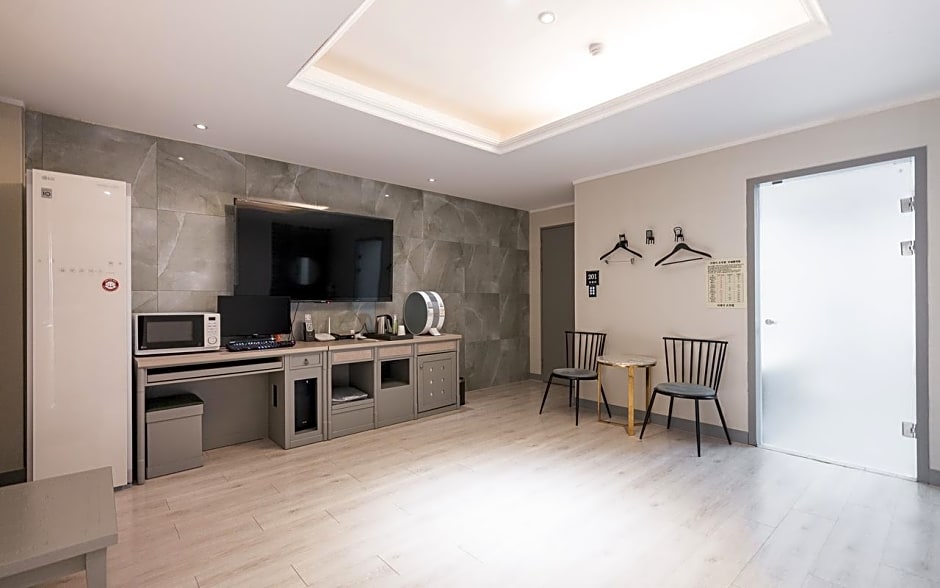 Hwaseong Wolmun Lavender Onchen Hotel