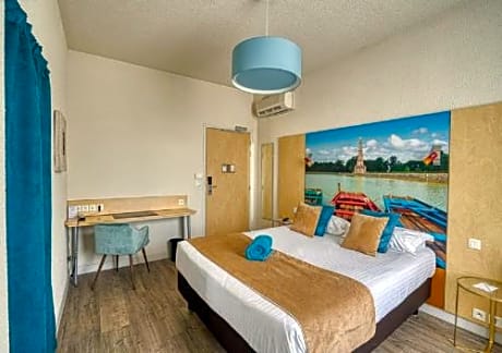 Standard Queen Room - Non-Smoking