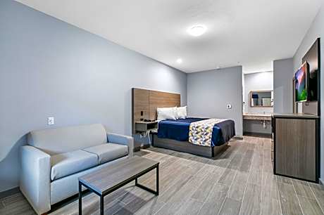 Standard King Room with Pool View