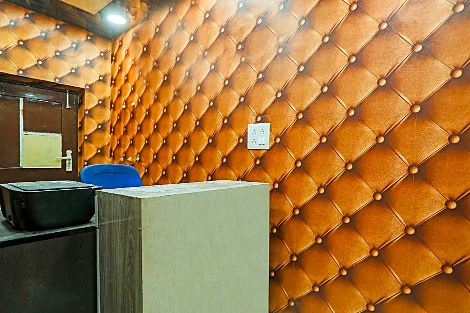 OYO Flagship 80575 Kashish Residency Near Model Town Metro Station – Delhi, NY