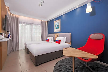 Standard Twin Room with Two Twin Beds and Balcony