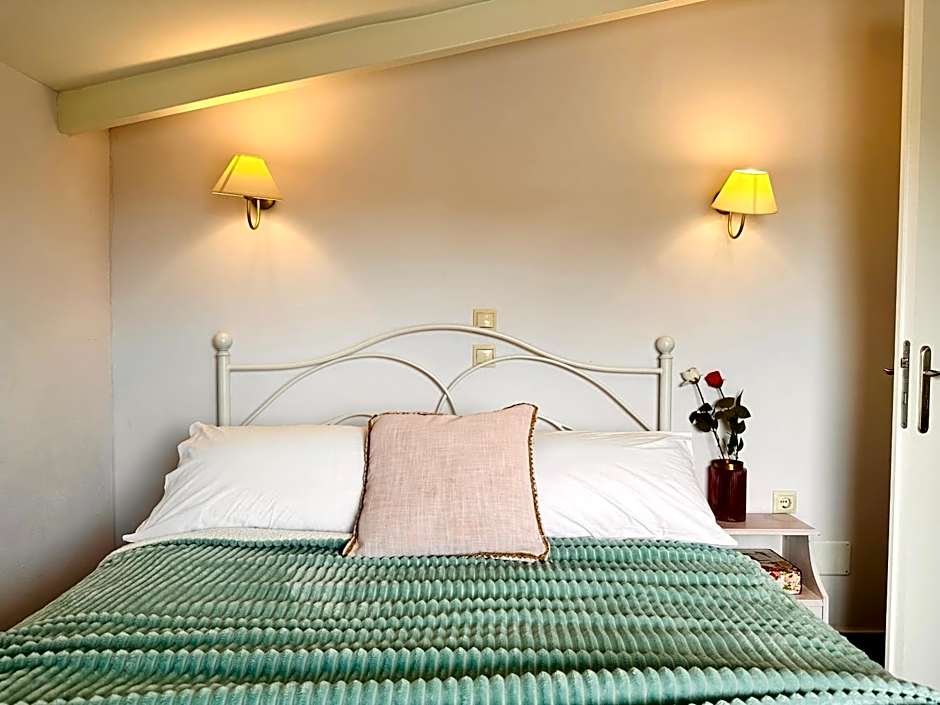 Infinity blue beach apartments - Renovated Apartments 2 Minutes from the Sea & Pool with Scenic Views