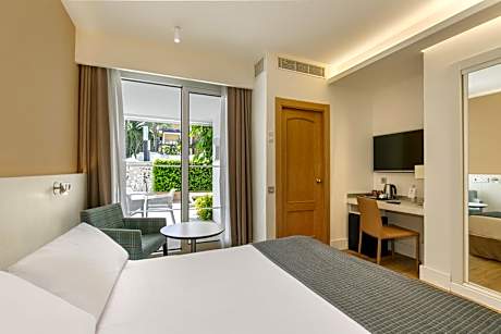 Superior Room Pool Access