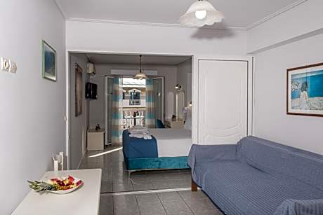 Apartment with Pool View