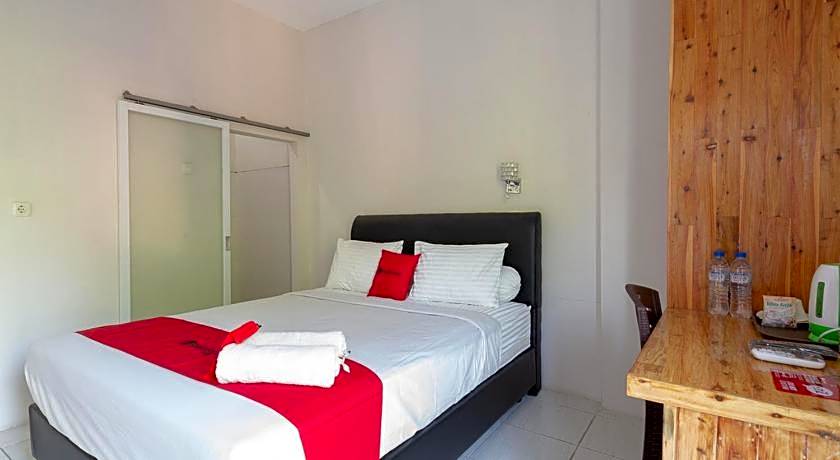 RedDoorz Plus Syariah @ Raya Nginden 2