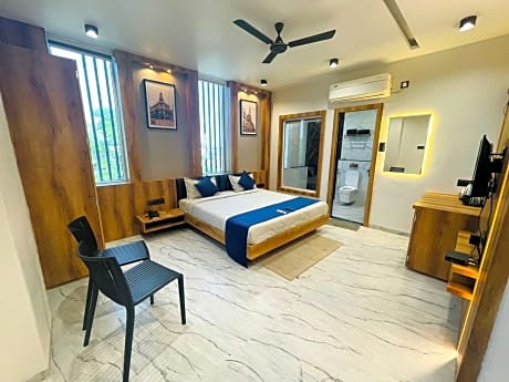 HOTEL THE GOLDEN TREE