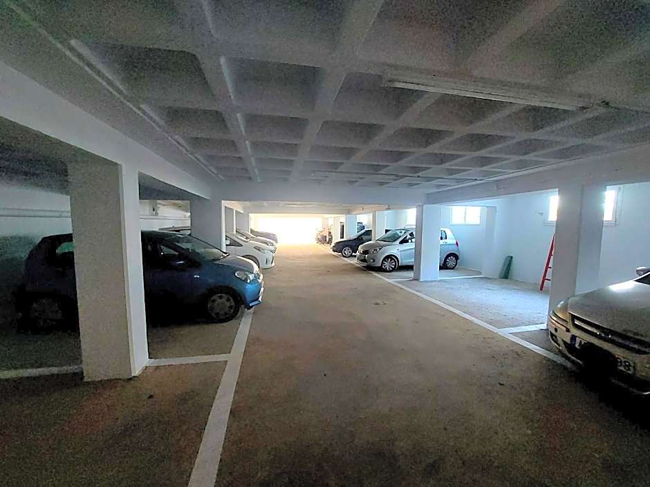 Seafront Studios and Apartments