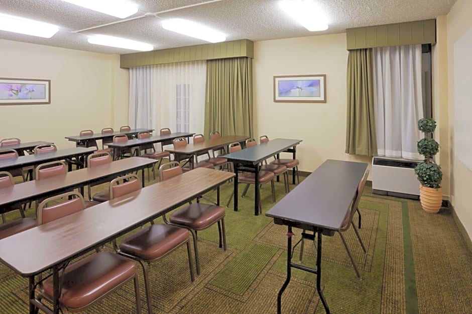La Quinta by Wyndham Houston Stafford Sugarland