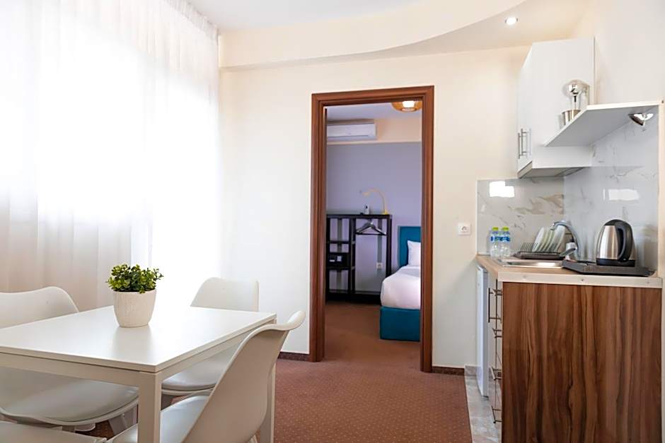 City Plaza Apartments & Rooms