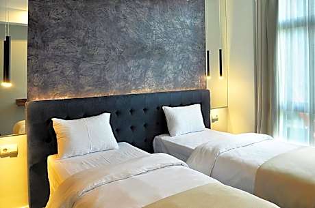 Standard Twin Room with City View